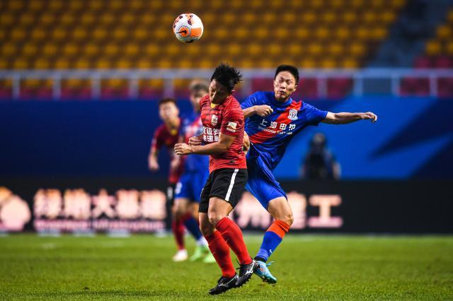 开云-申花28岁后卫迎个人首场中超 出场2分钟飞踹染红